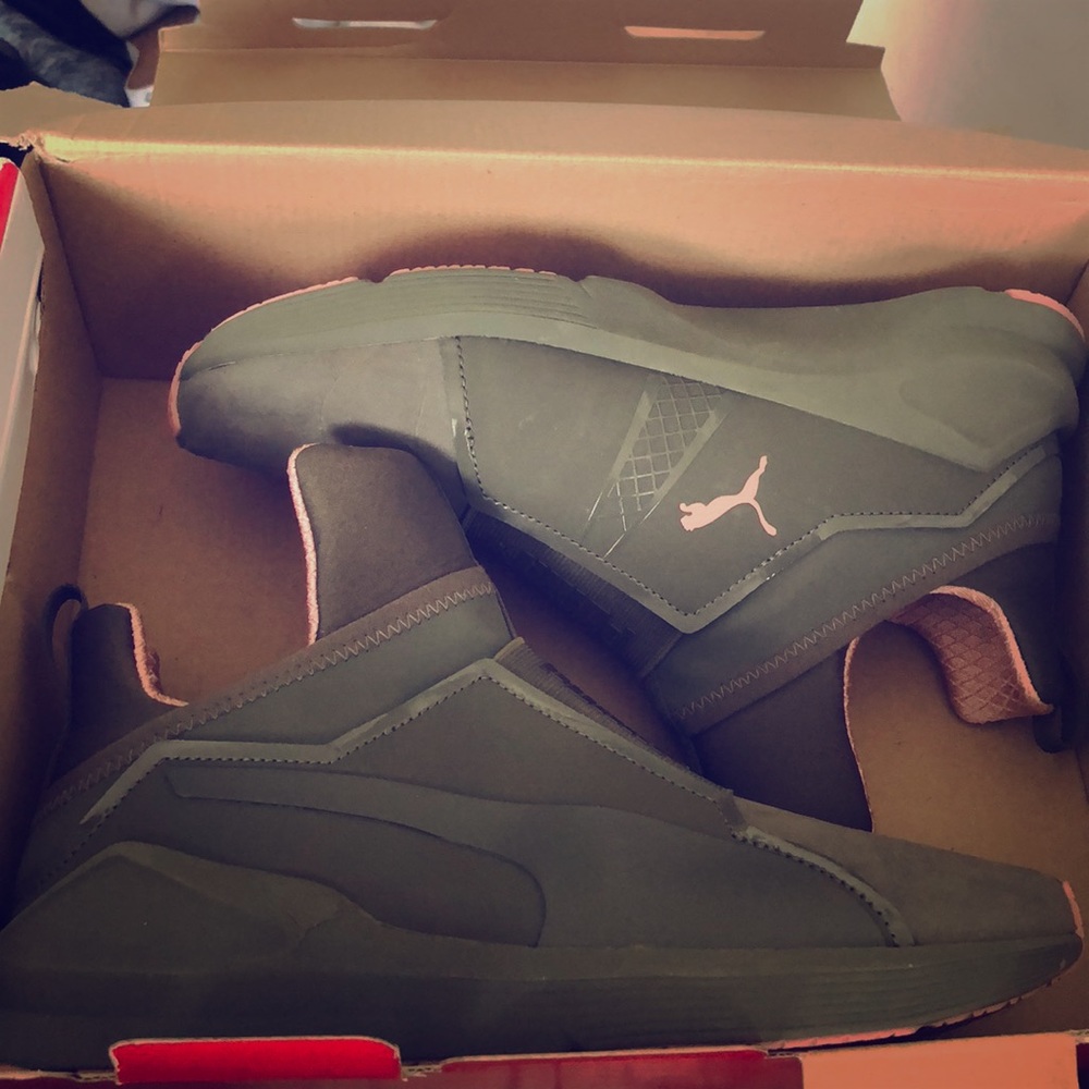 Puma Sneakers